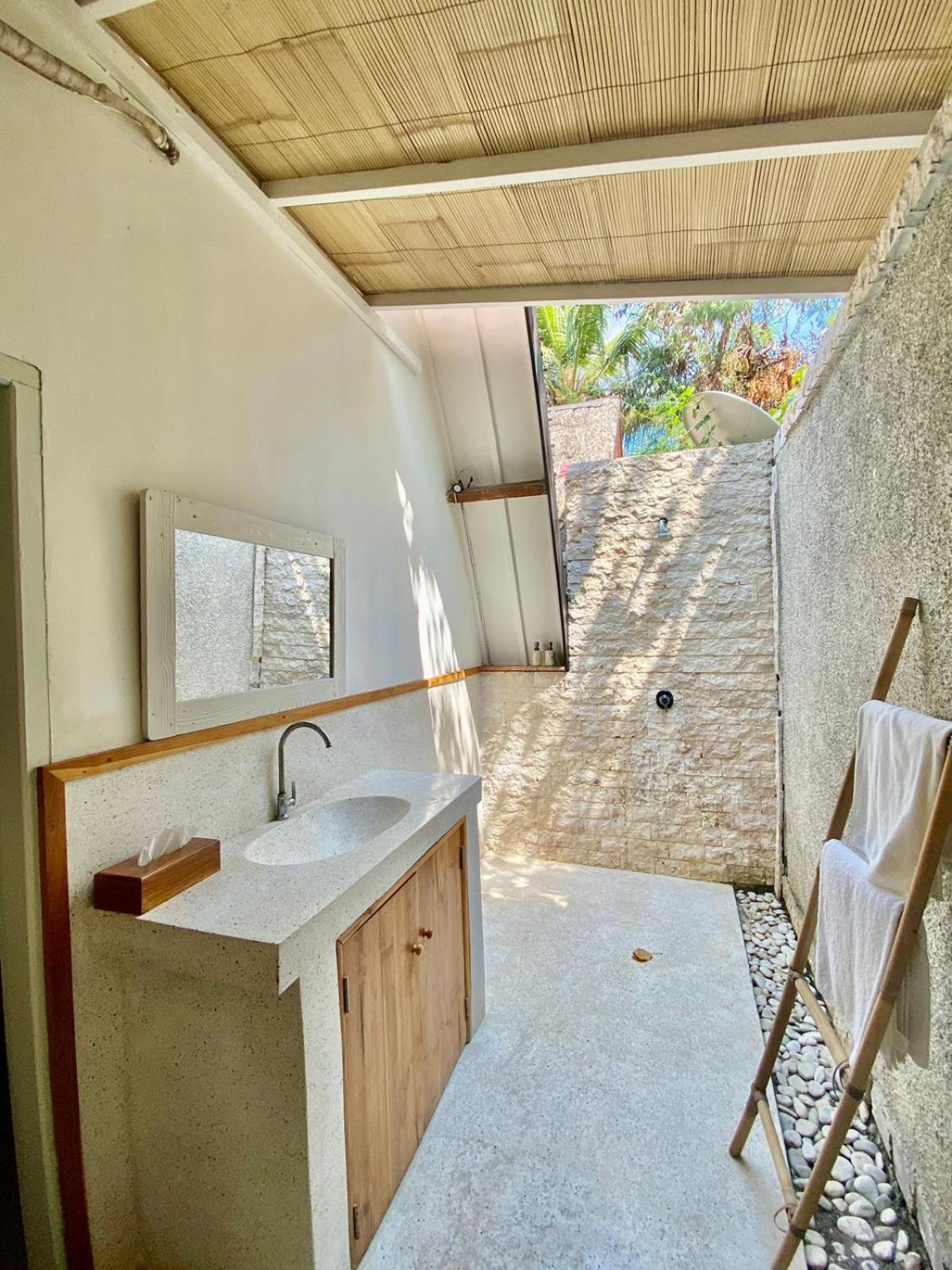 Lucky'S Pansiyon Gili Air Dış mekan fotoğraf